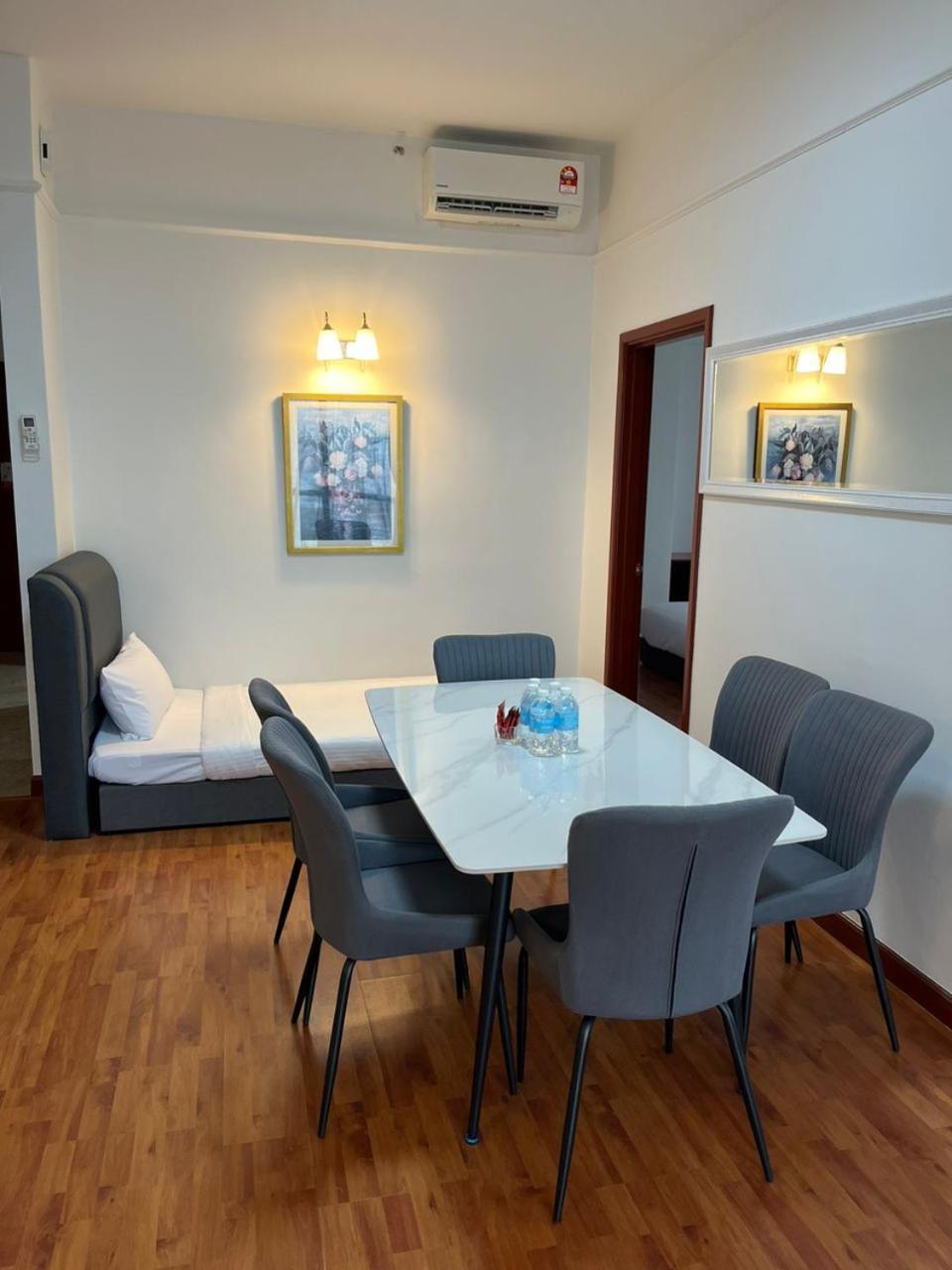 Luxhouz Suites At Times Square Куала-Лумпур Экстерьер фото